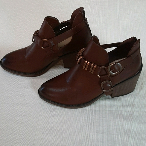 Pierre Dumas Shoes - Brown size 9 ladies ankle boots great condition